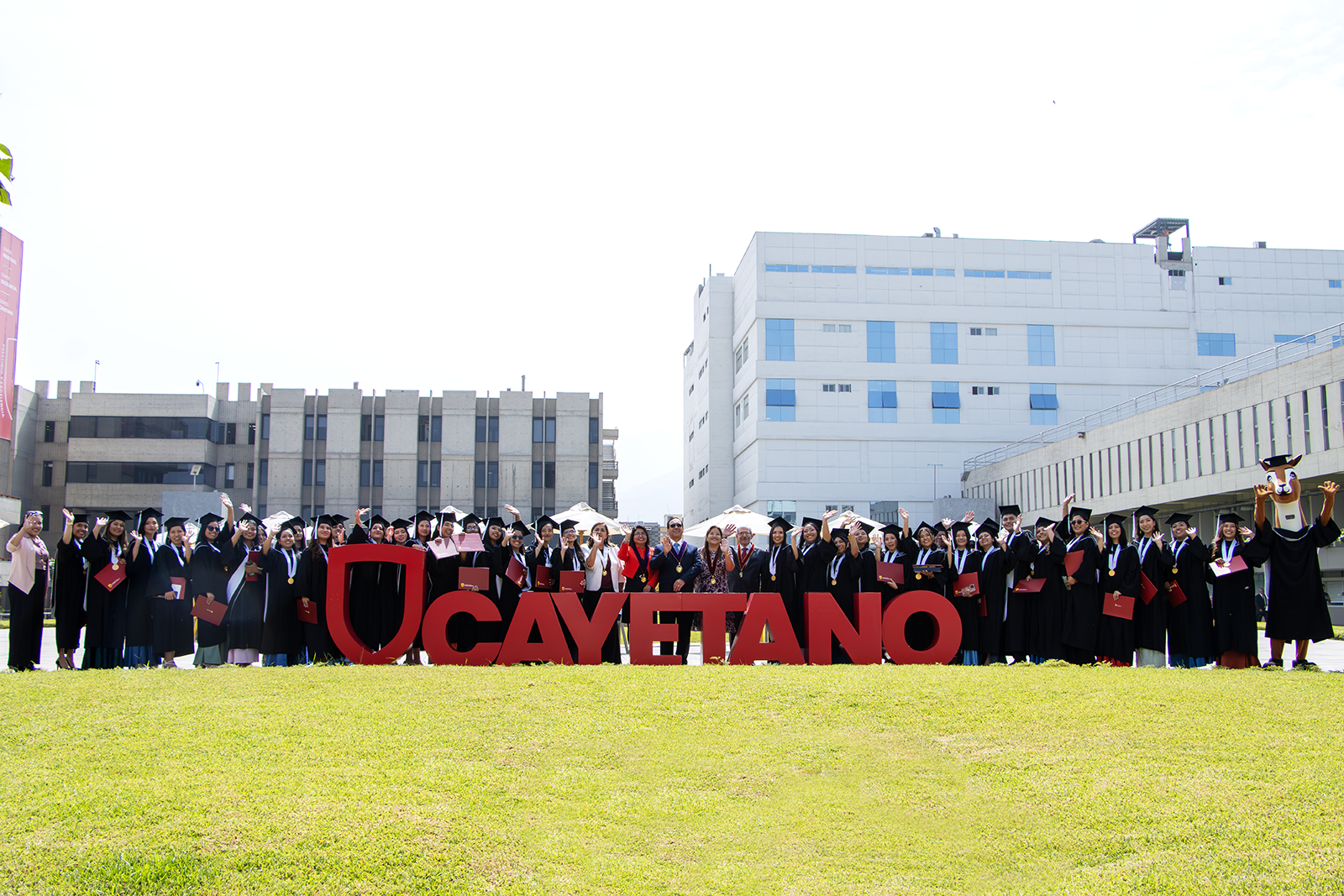 La Facultad de Enfermería celebró la graduación de la promoción 2025 – I “Margaret Jean Harman Watson”